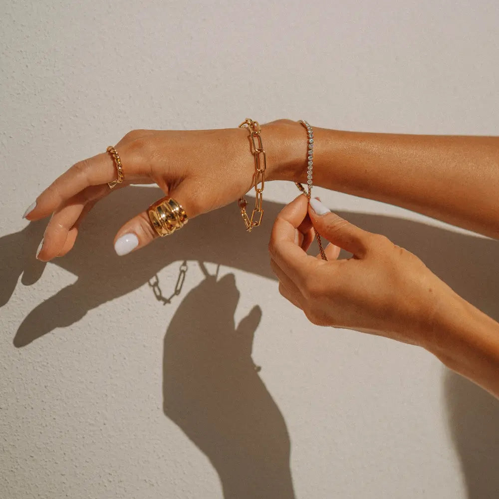 The Personalized Jewelry Gift Guide: How to Choose a Piece She Will Actually Wear
